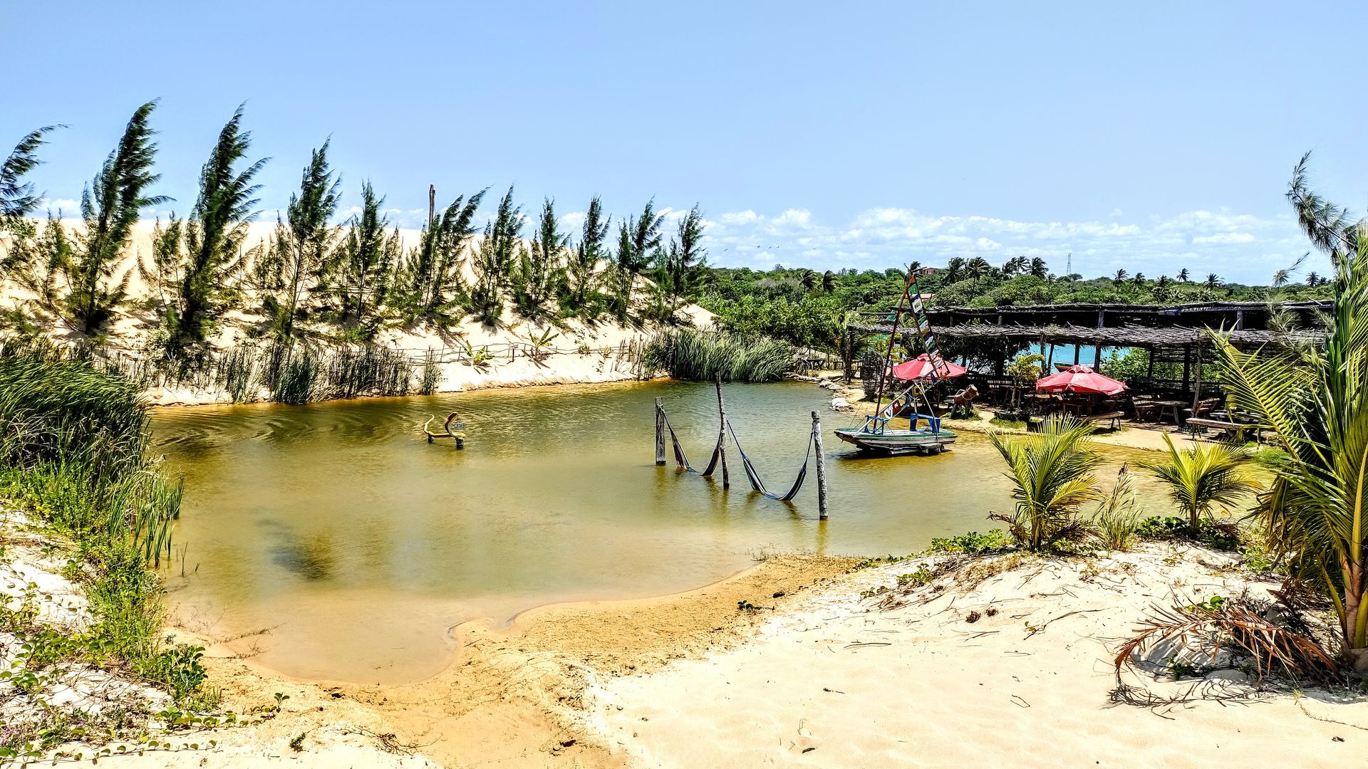 Conhecer a Lagoa da Cobra durante passeio de barco
