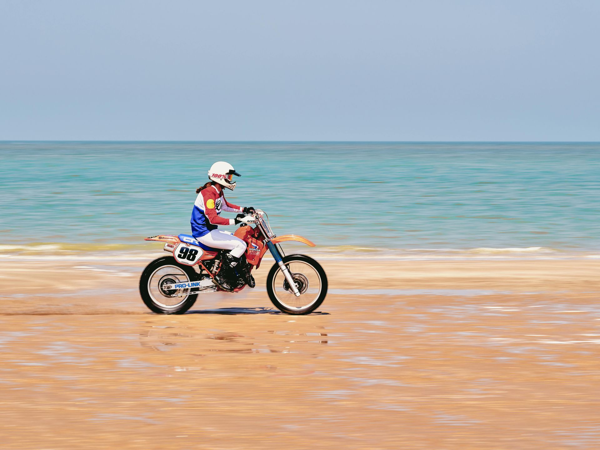 Explore a região com guias de moto