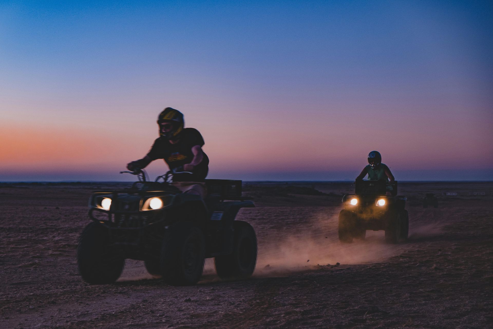 Explore o destino em quadriciclos com guia