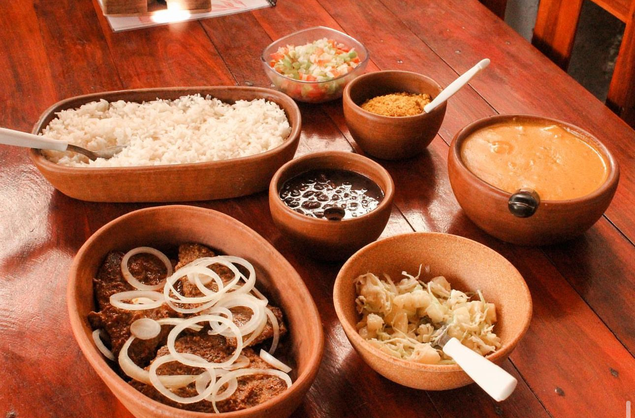 Mergulhe na gastronomia típica local